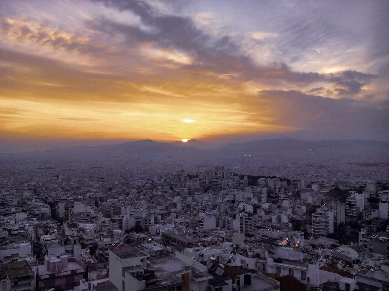 Ηλιοβασίλεμα στη στροφή